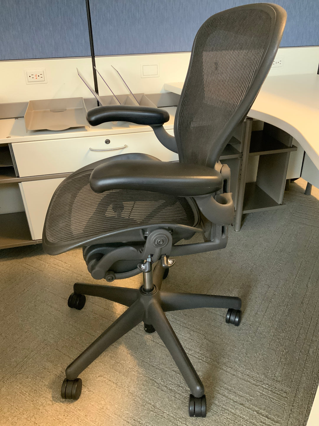 Herman Miller Carbon Aeron Task Chair Size A - Preowned - FOB Vernon Hills, IL (Min Purchase Qty = 20)