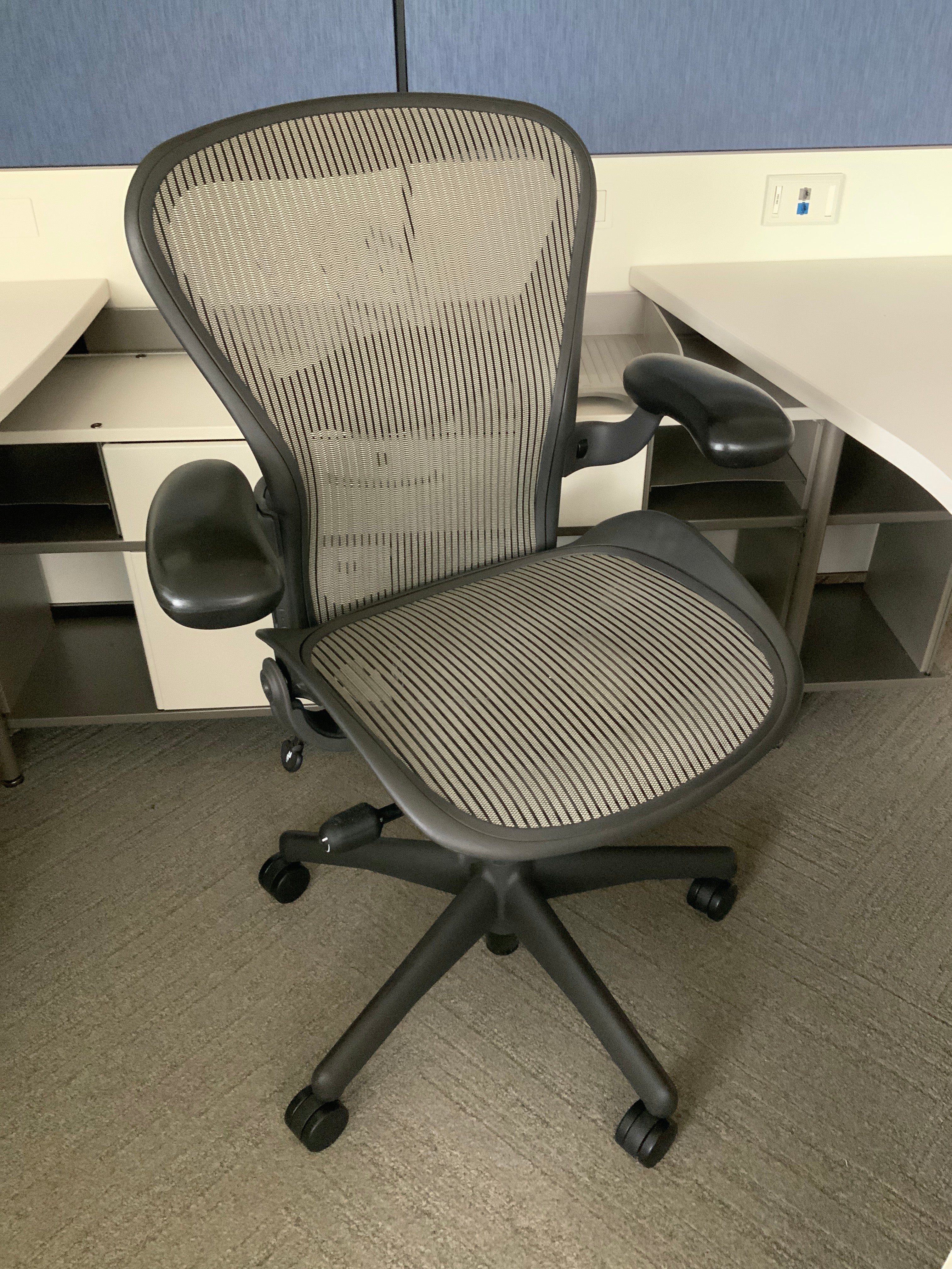 Herman Miller Grey Aeron Task Chair Size C - Preowned - FOB Vernon Hills, IL (Min Purchase Qty = 20)