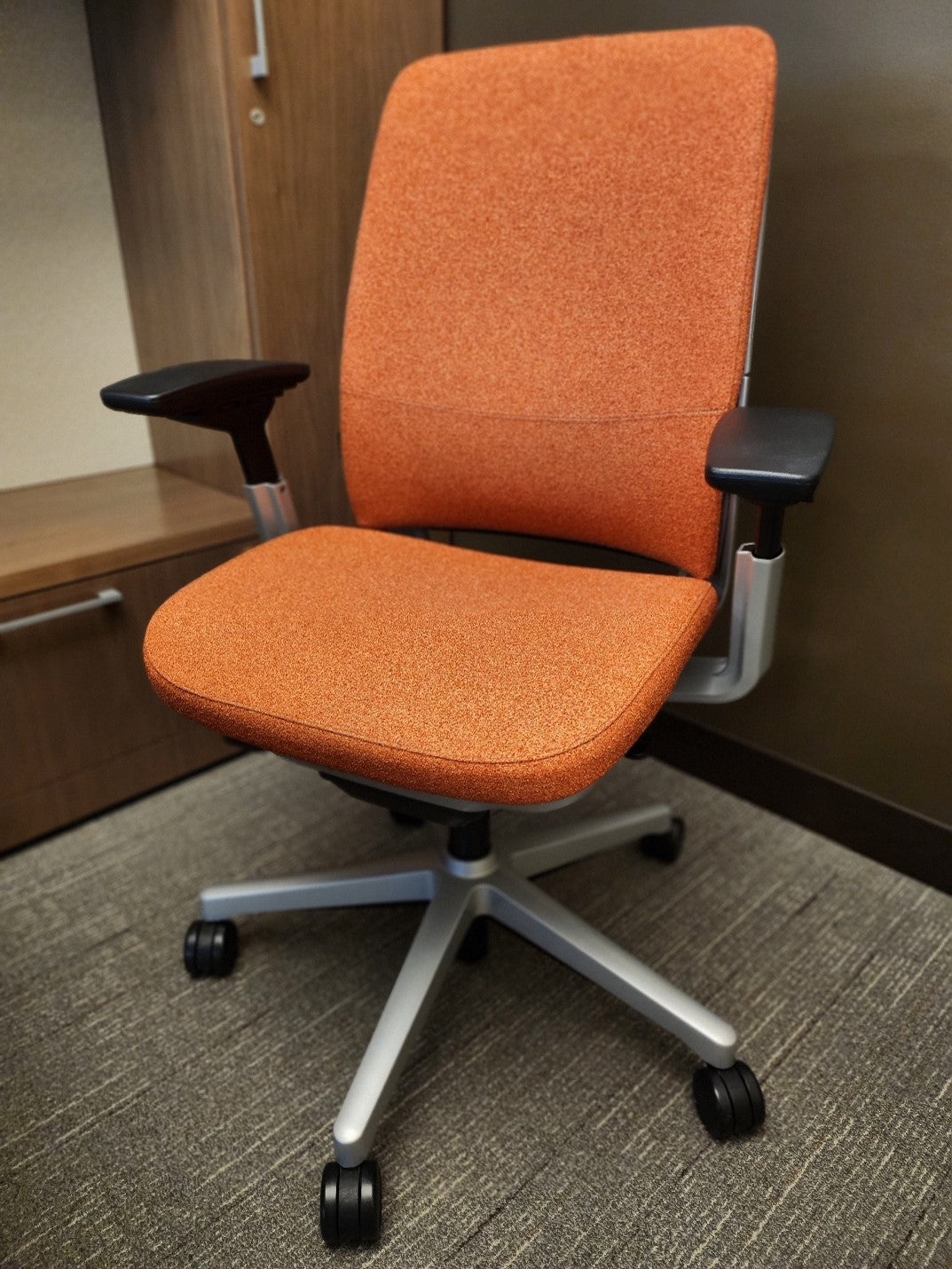 Steelcase Amia Ergonomic Task Chair with Arms - Preowned - FOB Chicago ...