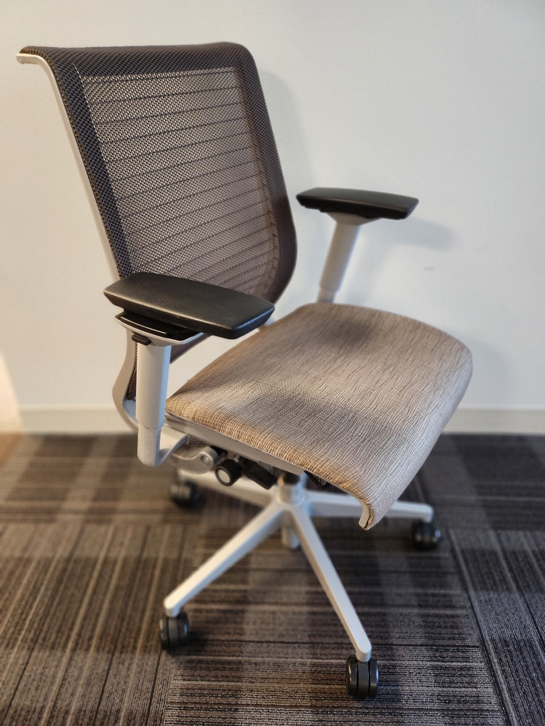 Steelcase Think V1 Task Chair - Preowned - FOB Chicago, IL - Available May 15, 2024