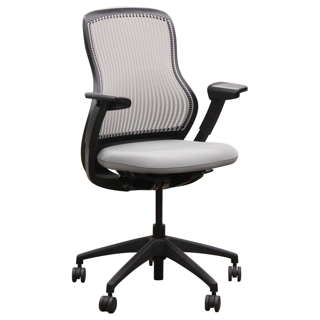 Knoll regeneration task chair Clearance