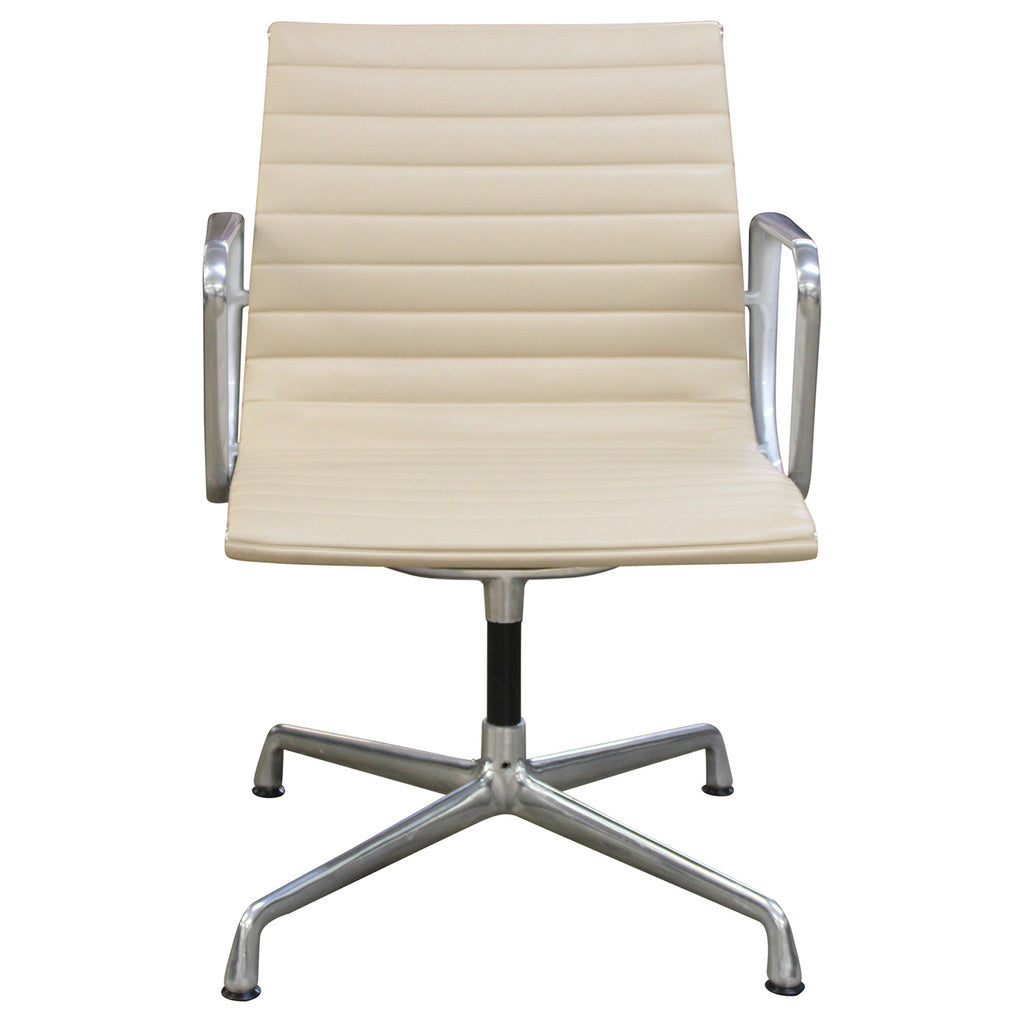 Herman Miller Eames Group Management Aluminum Chair without Casters - Preowned