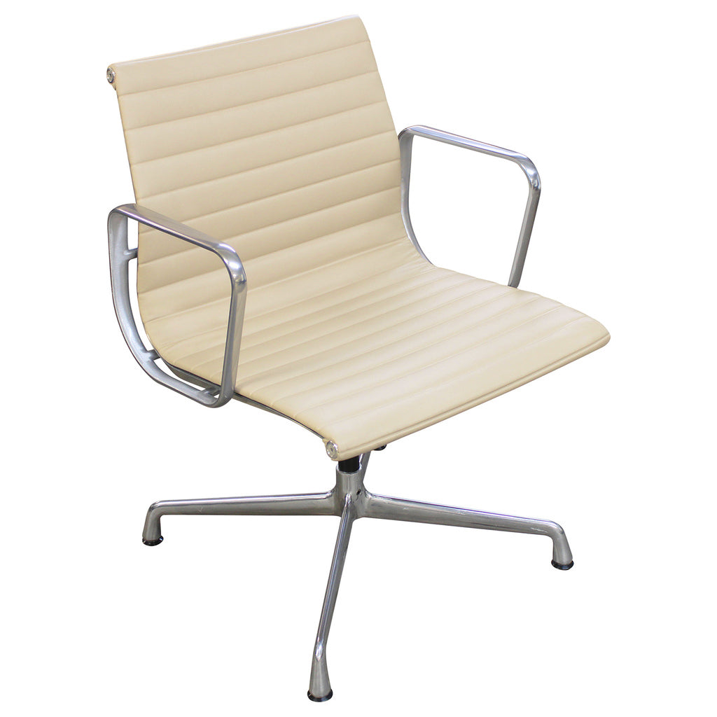 Herman Miller Eames Group Management Aluminum Chair without Casters - Preowned